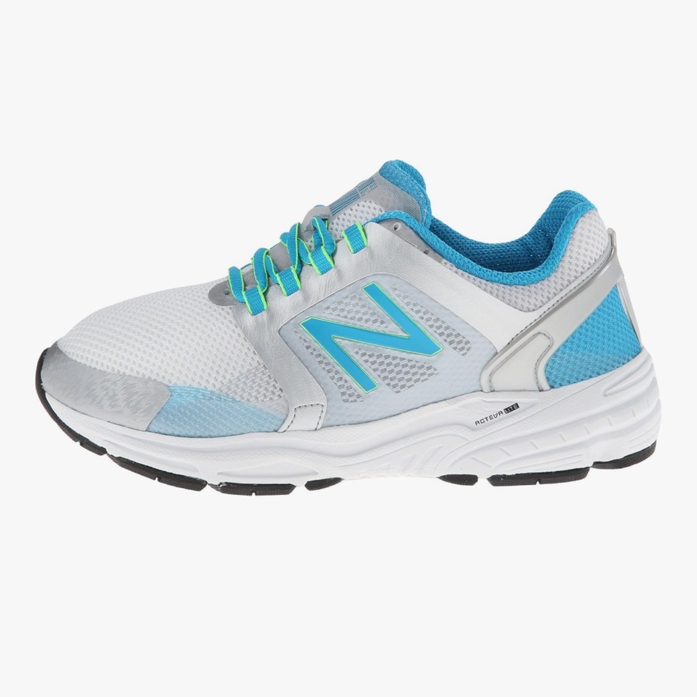 New Balance 3040 V1 Silver Blue Women’s Running Shoes 10B NWT W3040SB1